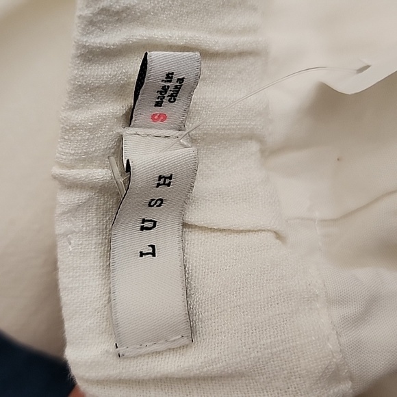 Lush size Small ruffled bottom shorts - Picture 2 of 8